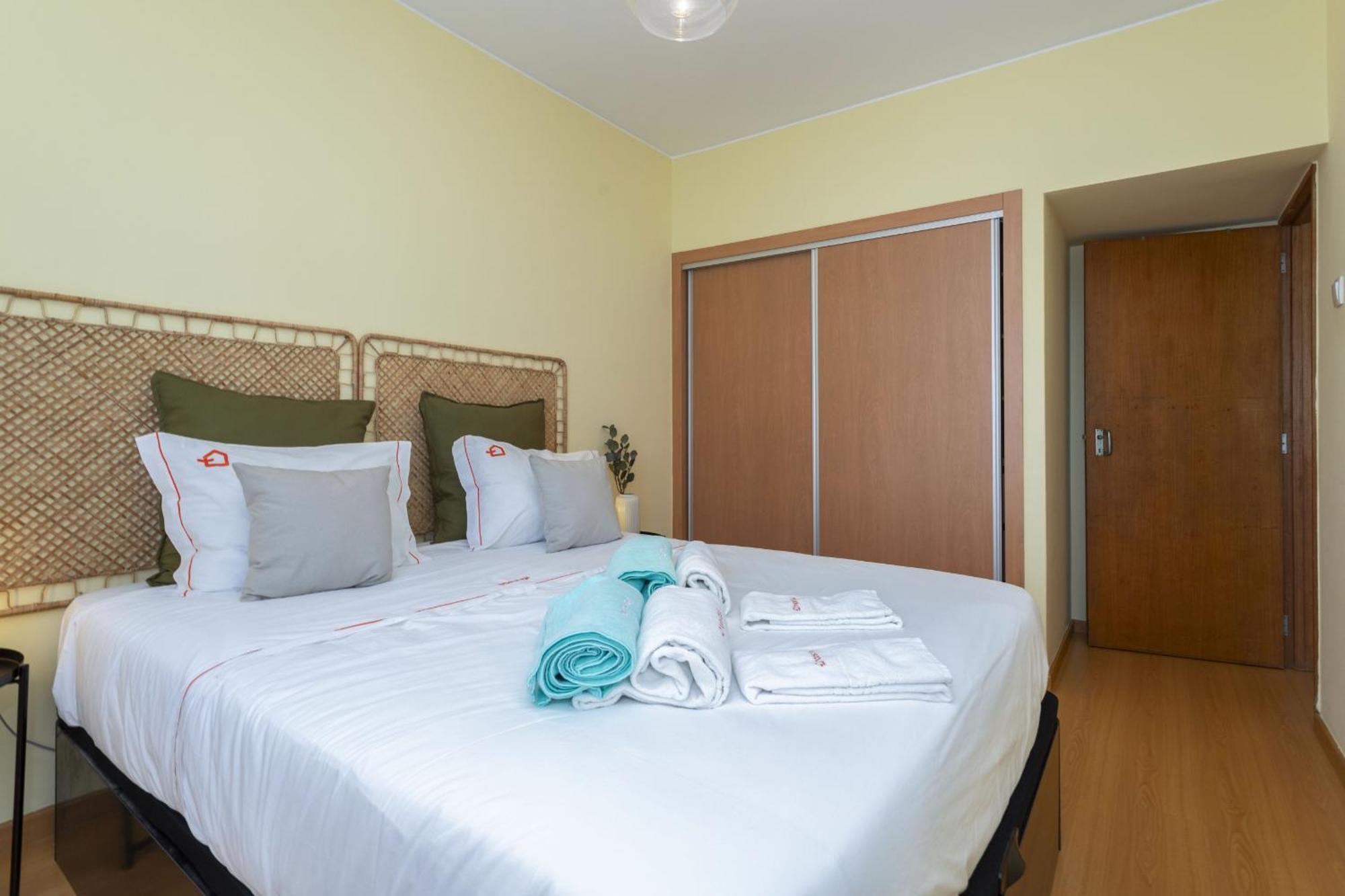 New! Quarteira Sea View Apartment Екстериор снимка